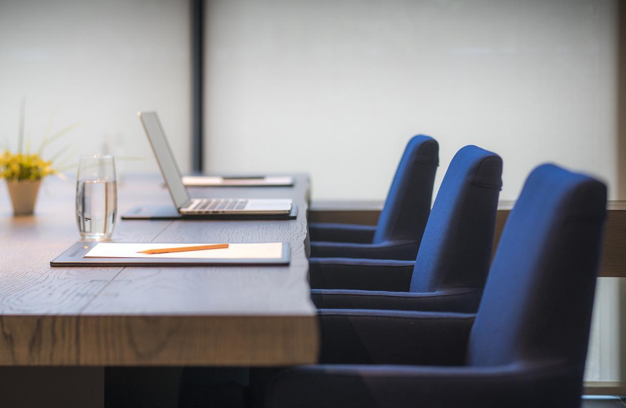 Mu Jiaoxi Hotel מראה חיצוני תמונה A meeting room at the headquarters of the European Anti-fraud Authority