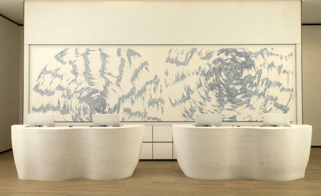 Mu Jiaoxi Hotel מראה חיצוני תמונה The 2011 mural by artist Mark Rothko at the front desk of the National Museum of the United States Army