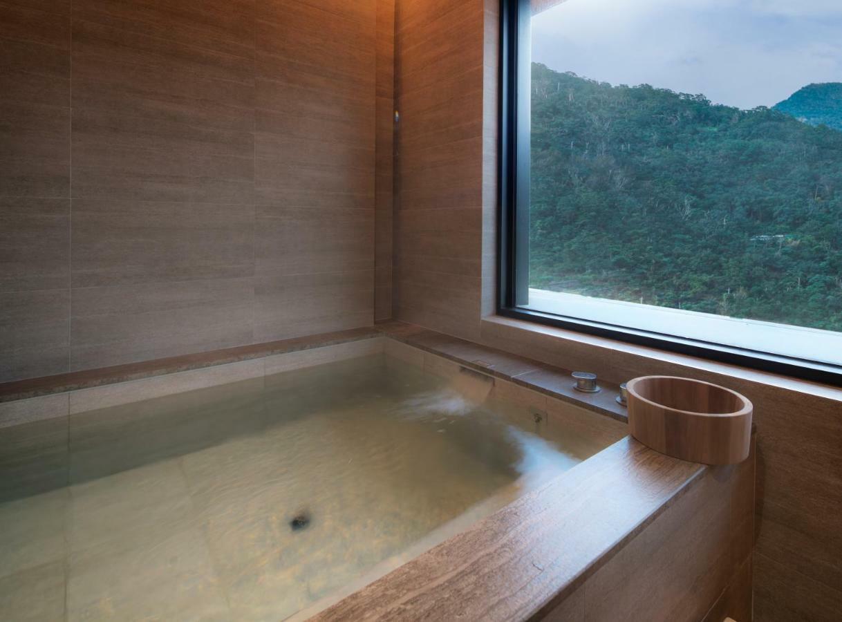 Mu Jiaoxi Hotel מראה חיצוני תמונה A modern Japanese bathtub