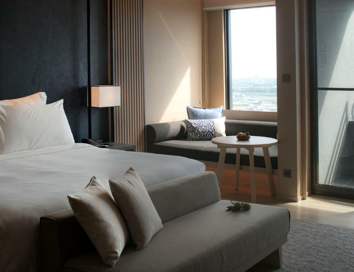Mu Jiaoxi Hotel מראה חיצוני תמונה A bedroom at the hotel